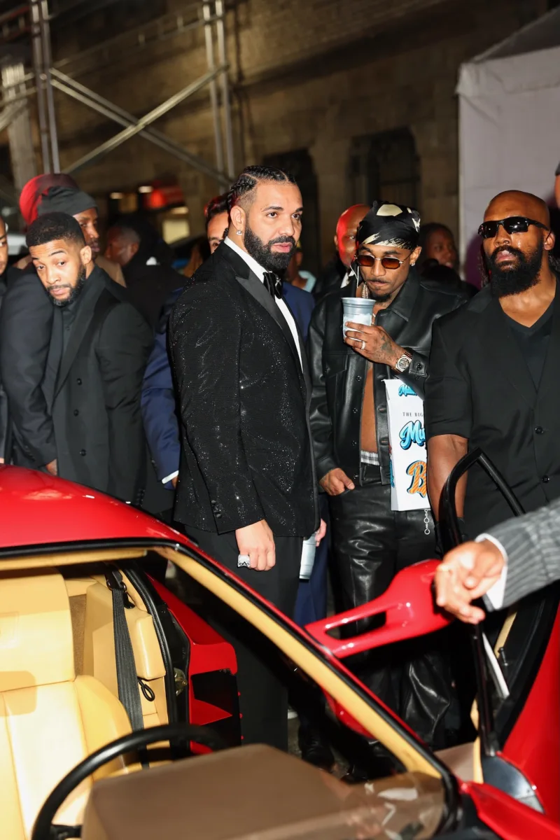Drake 40 yaşını qeyd etdi