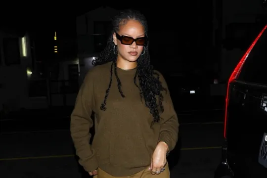 Rihannanın qəhvəyi tərzi