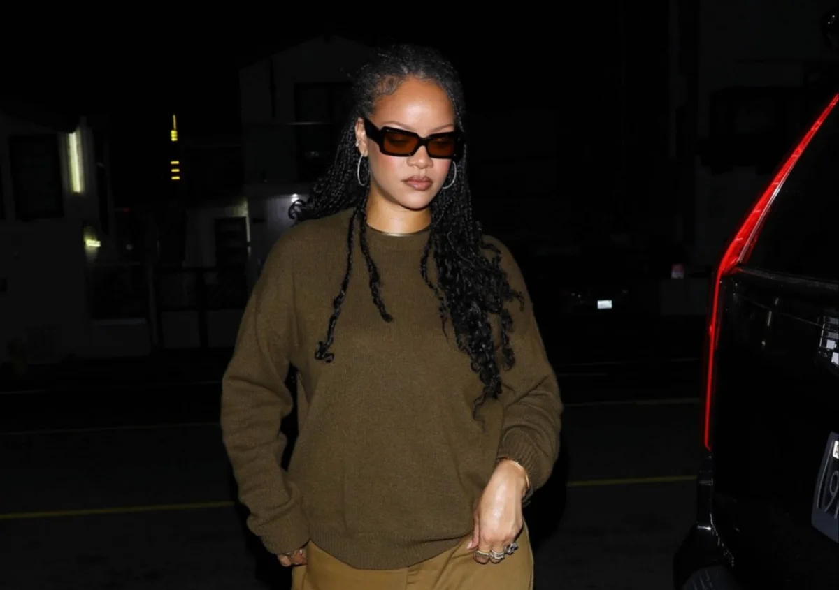 Rihannanın qəhvəyi tərzi