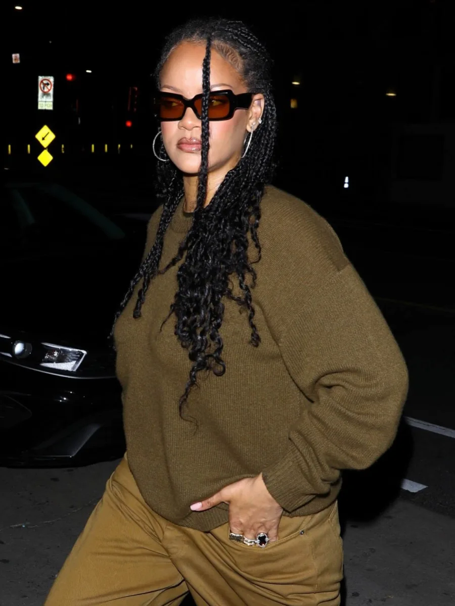 Rihannanın qəhvəyi tərzi