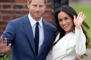 Şahzadə Harri ilə Meqan Marklın bu fotosu gülüş obyektinə çevrildi