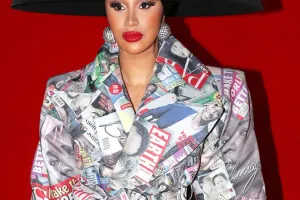 Kardi B moda gecəsinə damğa vurdu