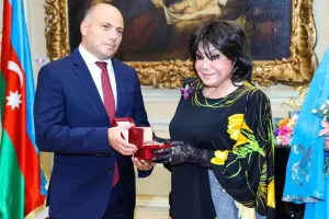 Xalq artistlərinə mükafatları təqdim olundu