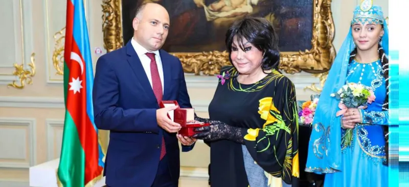 Xalq artistlərinə mükafatları təqdim olundu