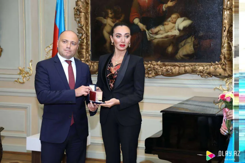 Xalq artistlərinə mükafatları təqdim olundu