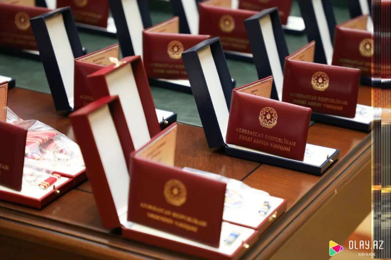 Xalq artistlərinə mükafatları təqdim olundu