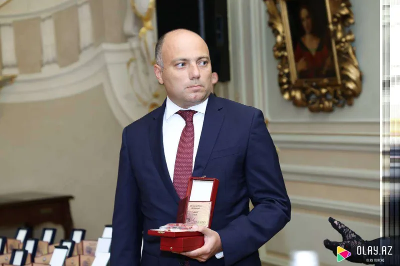 Xalq artistlərinə mükafatları təqdim olundu