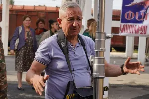 “Ermənilər ciddi danışanda belə insanı gülmək tutur”