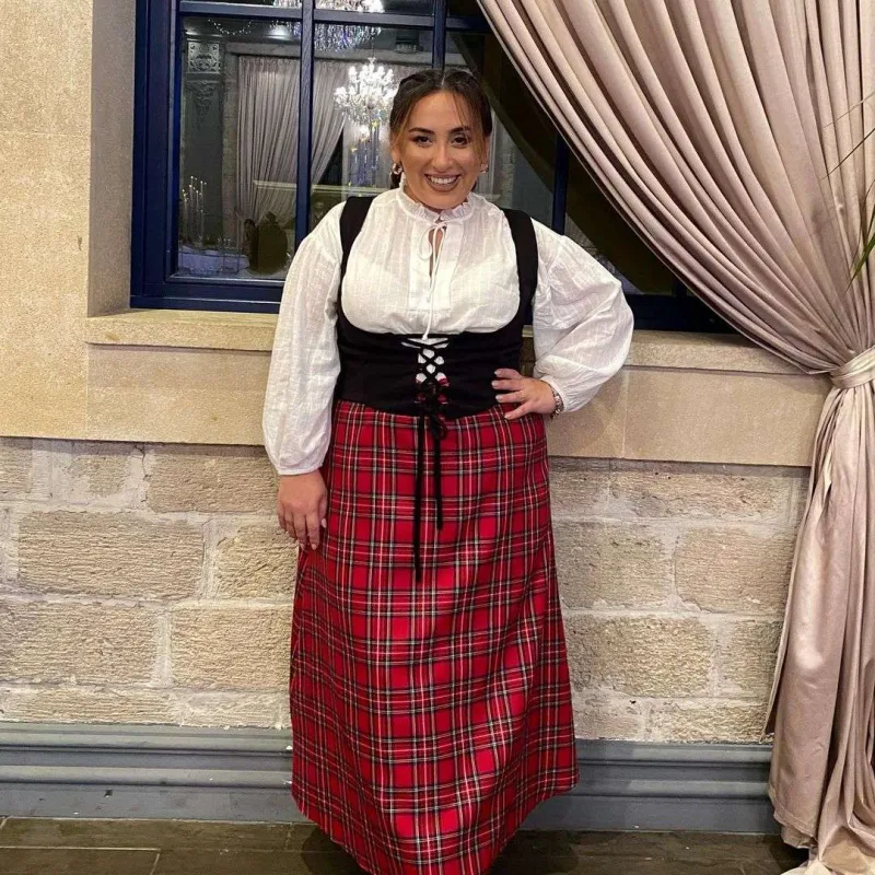 Biri çinli, biri hindli... - Blogerin rəngli ad günü