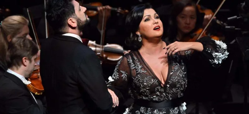 Xalq artistinin xanımı əməliyyat olunur