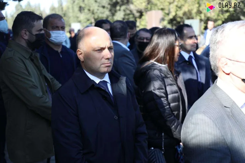 Anar Kərimov Xalq artistinin dəfnində - FOTOLAR