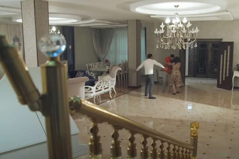 Manaf milyonluq villasını serial üçün icarəyə verdi