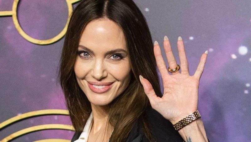 Ancelina “The Weeknd”lə münasibətini yalanlamadı