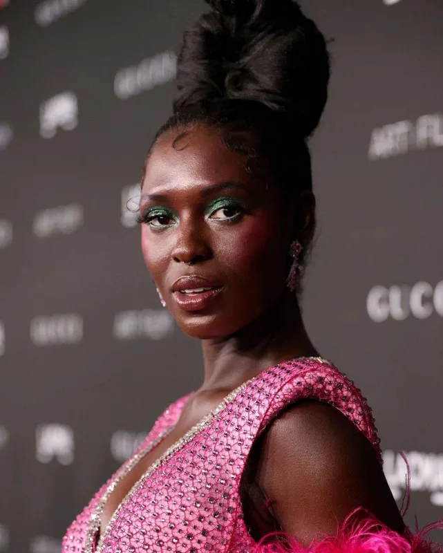 Qırmızı xalçanın diqqət çəkənləri... - FOTOLAR