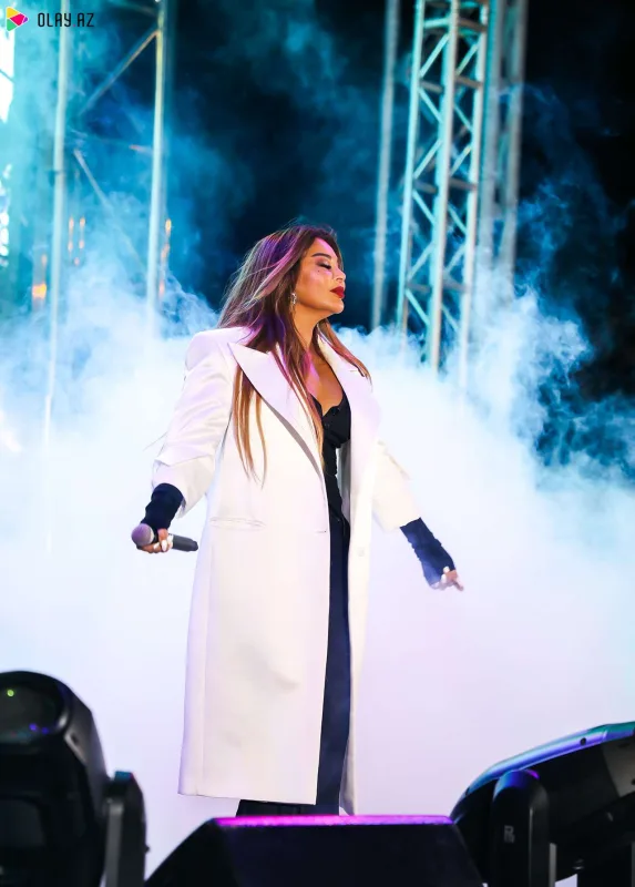 Aygün Kazımova “Zəfər” üçün səhnədə… - FOTOLAR