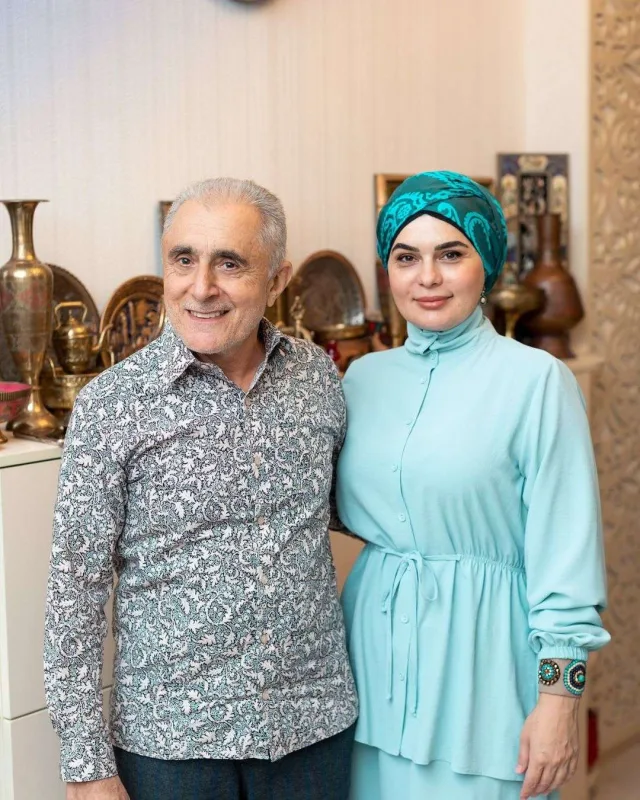 “Alim müəllim icazə verdi, nişanlandılar”