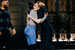 Səhnədə evlilik təklifi...- 5 il sonra konsert verdi