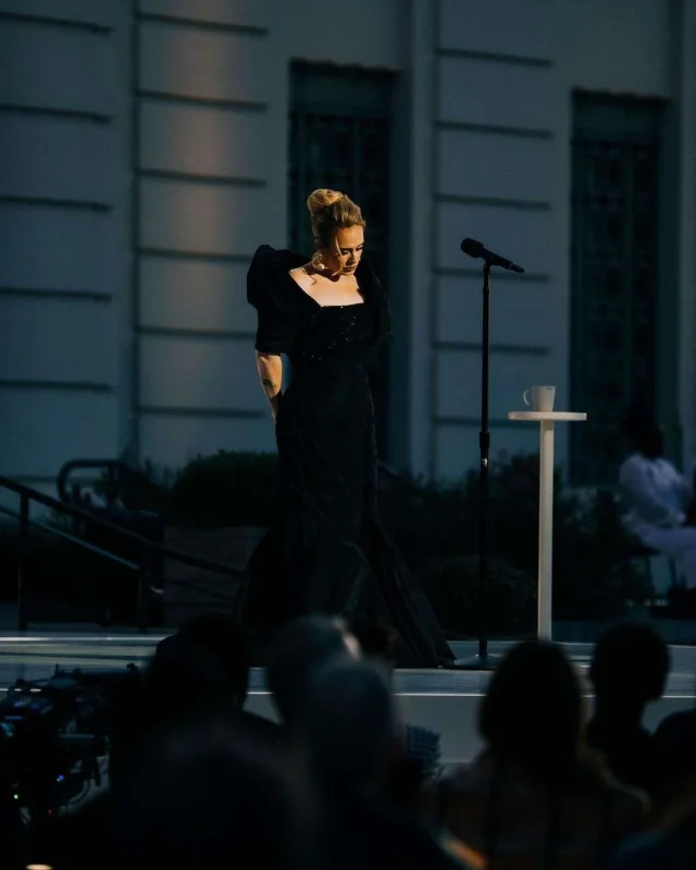 Səhnədə evlilik təklifi...- 5 il sonra konsert verdi