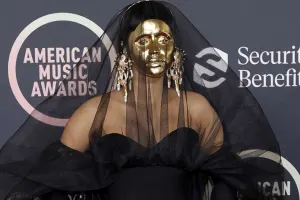 Qırmızı xalçaya damğa vuranlar...