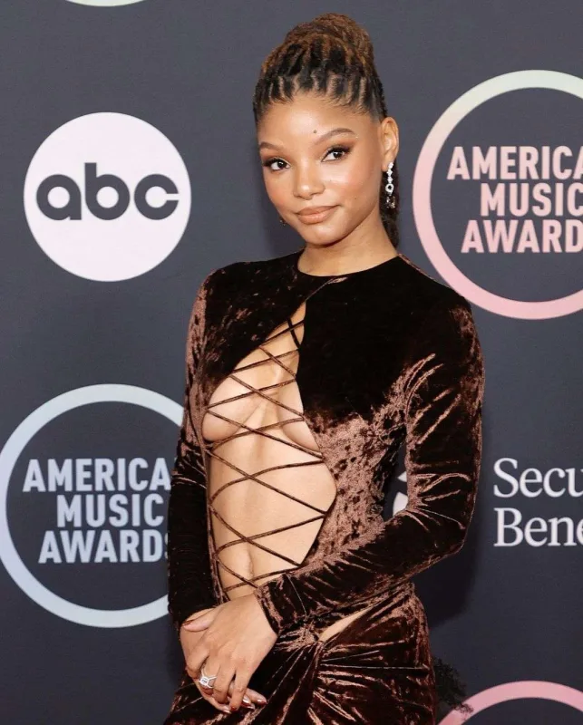 Qırmızı xalçaya damğa vuranlar...