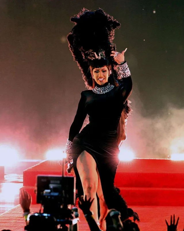 Qırmızı xalçaya damğa vuranlar...