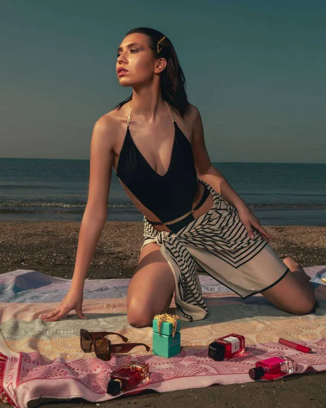 Bakıda podiumda öpüşən cütlük kimdir? - Fotolar