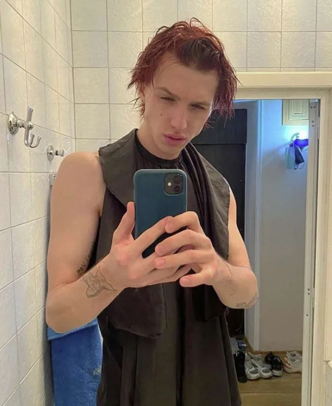 Bakıda podiumda öpüşən cütlük kimdir? - Fotolar