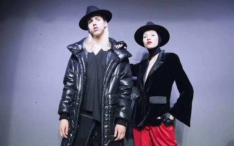 Bakıda podiumda öpüşən cütlük kimdir? - Fotolar