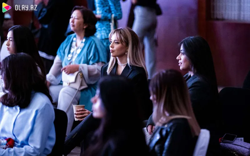 Dalaşanlar, öpüşənlər və ... - Moda Həftəsi belə bitdi