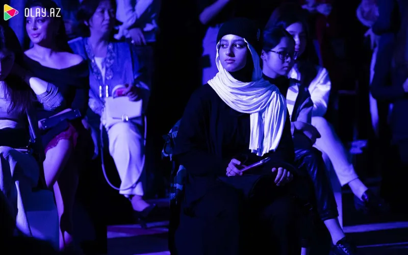 Dalaşanlar, öpüşənlər və ... - Moda Həftəsi belə bitdi