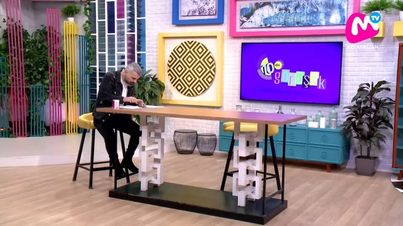 Efirə çıxmaq üçün studiyanı dəyişdirdi