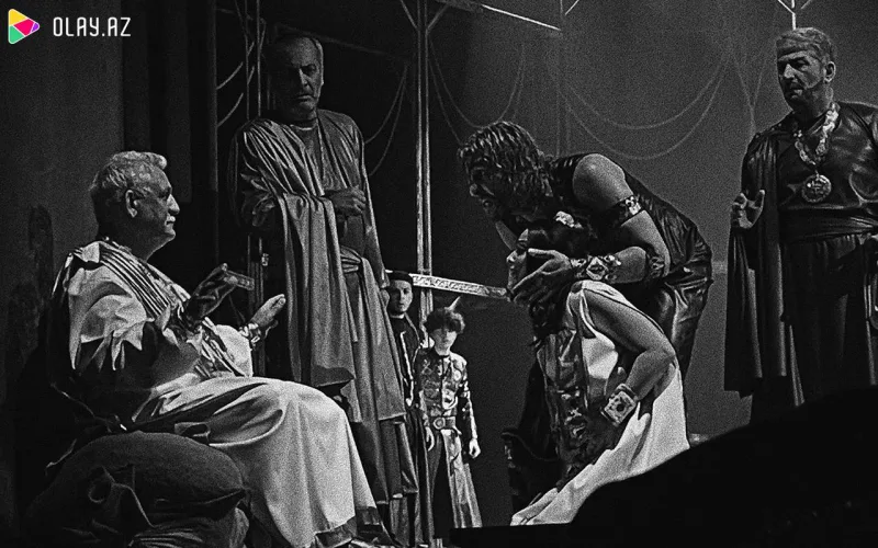 Biri koronavirusa yoluxdu, digəri ayağını incitdi - Bəlalı tamaşa