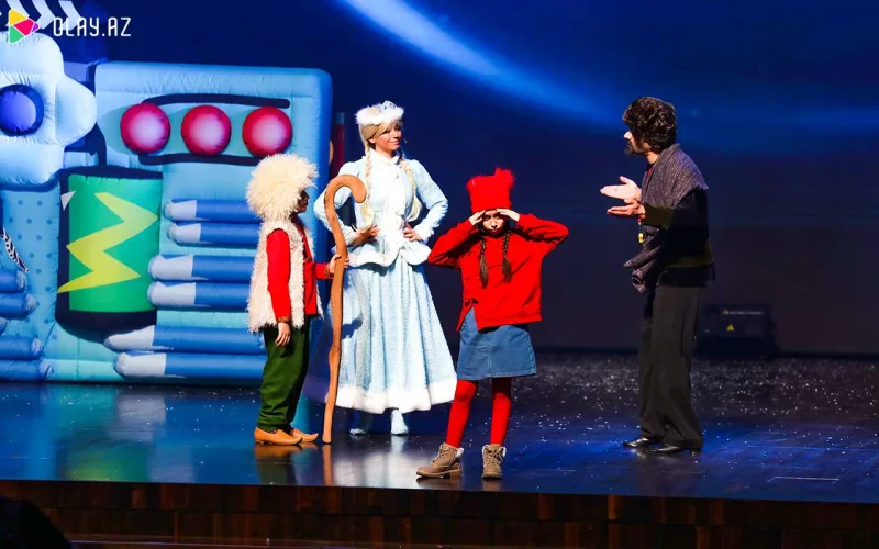 Məşhurlar övladları ilə “Cırtdan”ı izlədi- Fotolar