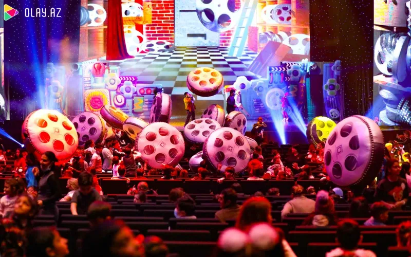 Məşhurlar övladları ilə “Cırtdan”ı izlədi- Fotolar