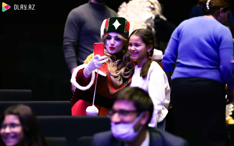 Məşhurlar övladları ilə “Cırtdan”ı izlədi- Fotolar