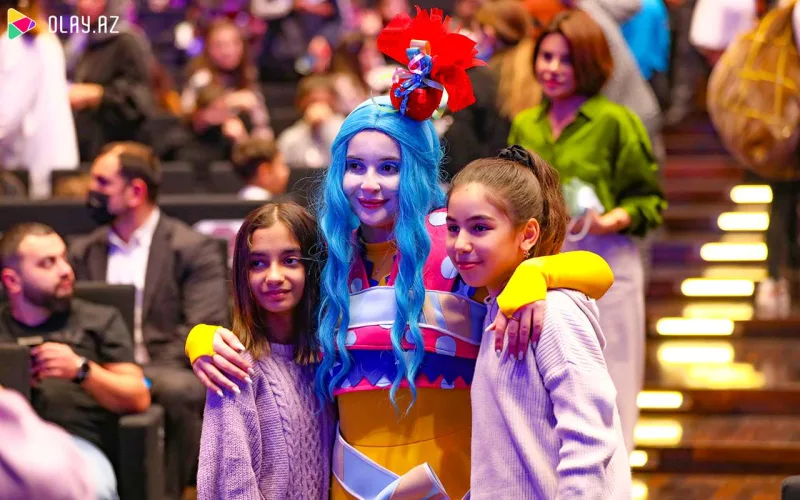 Məşhurlar övladları ilə “Cırtdan”ı izlədi- Fotolar