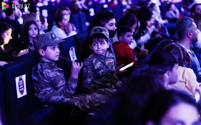 Məşhurlar övladları ilə “Cırtdan”ı izlədi- Fotolar