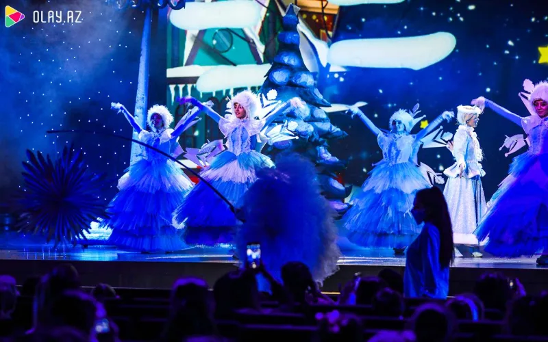 Məşhurlar övladları ilə “Cırtdan”ı izlədi- Fotolar