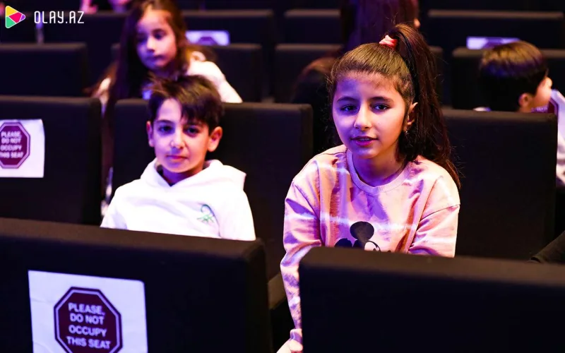 Məşhurlar övladları ilə “Cırtdan”ı izlədi- Fotolar