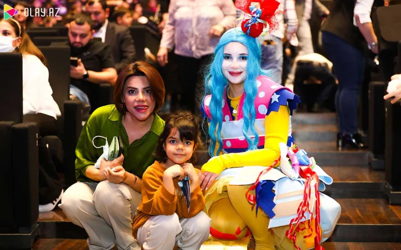 Məşhurlar övladları ilə “Cırtdan”ı izlədi- Fotolar