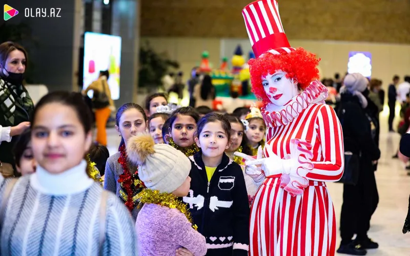 Məşhurlar övladları ilə “Cırtdan”ı izlədi- Fotolar