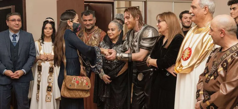 Leyla Əliyeva “AzDrama”da aktyorlarla görüşdü