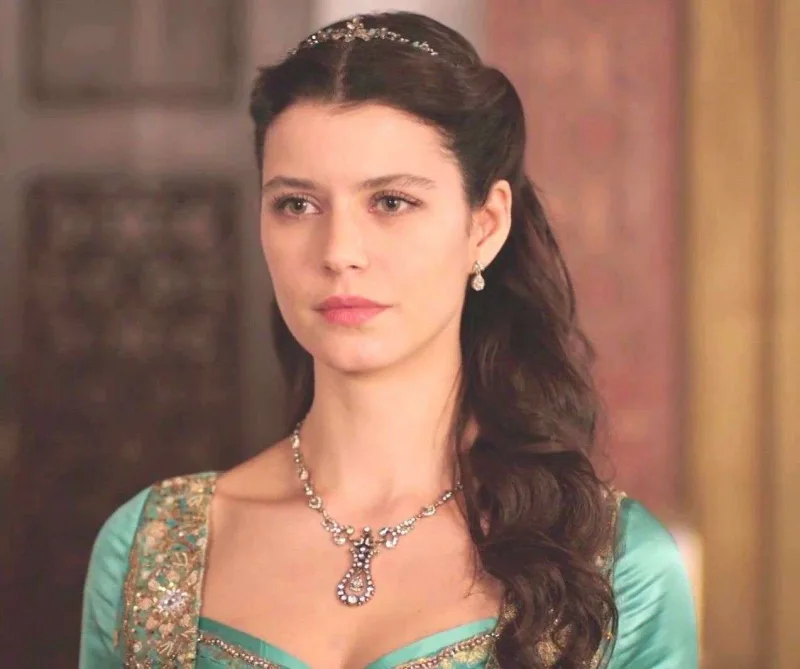 “Ən uğursuz layihəm “Kösem”dir” – Beren Saatdan etiraf