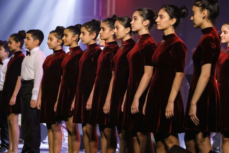 Zamiqin “Var ol”u fotolarda...