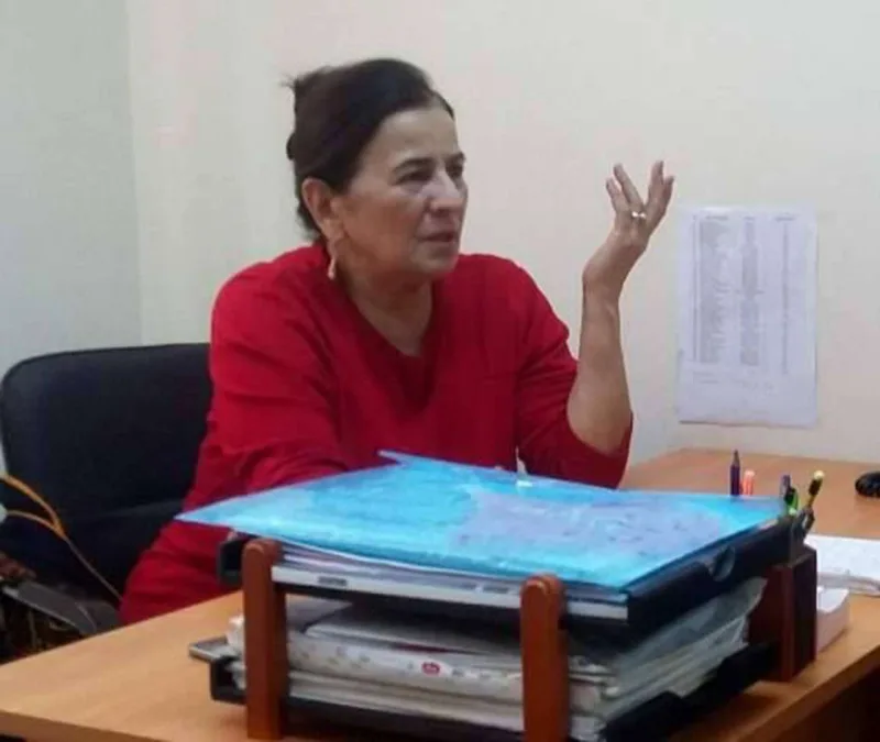 “Tələbələr gətirib borclarını ödəsinlər”