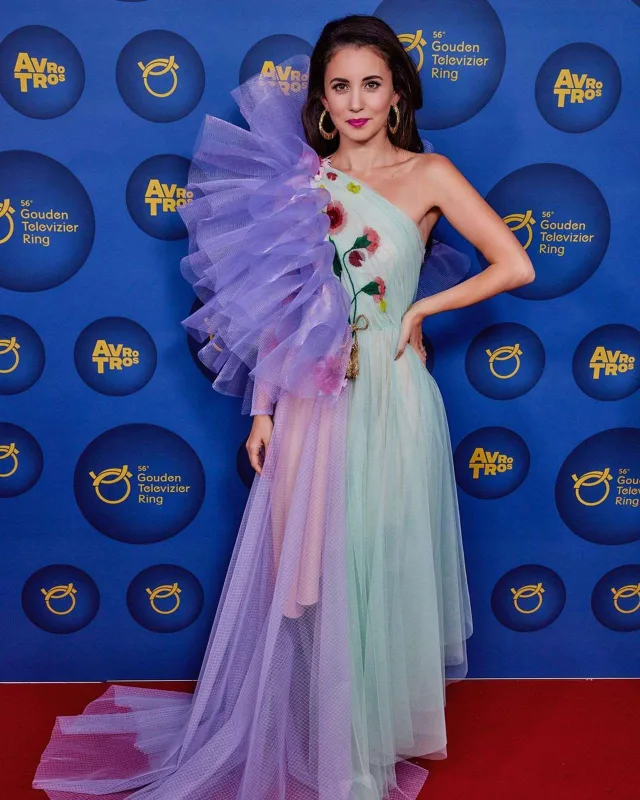 Niderland müğənnisindən Şövkət Ələkbərova paylaşımı