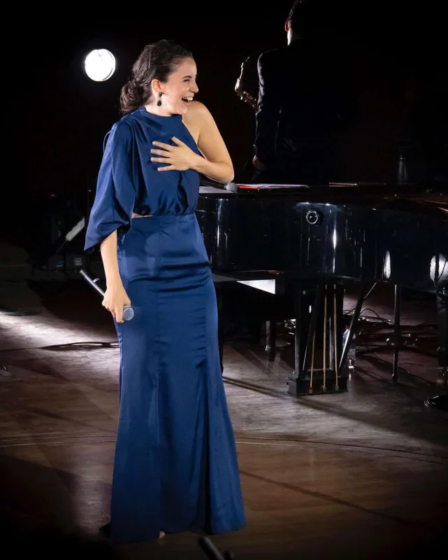 Niderland müğənnisindən Şövkət Ələkbərova paylaşımı