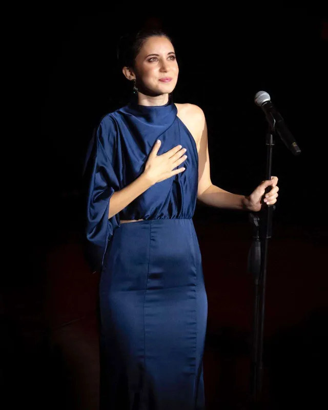 Niderland müğənnisindən Şövkət Ələkbərova paylaşımı