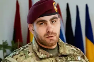 Oktay Kaynarcaya medalını verən qazidən tənqidlərə cavab