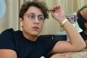 “Mənə düşmür belə bahalı evdə yaşamaq?”